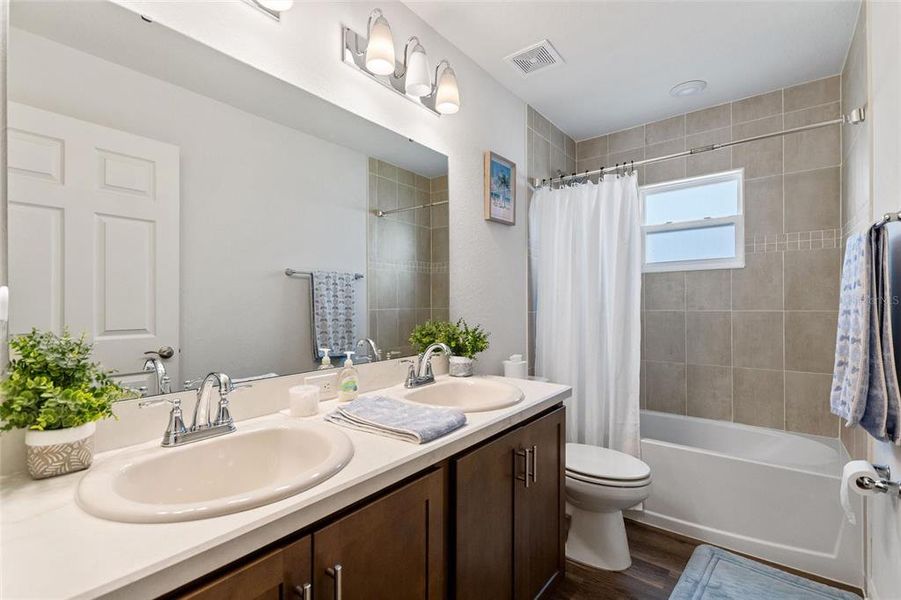 Furnished interior view inside a new home in , Winter Haven (Image 15).
