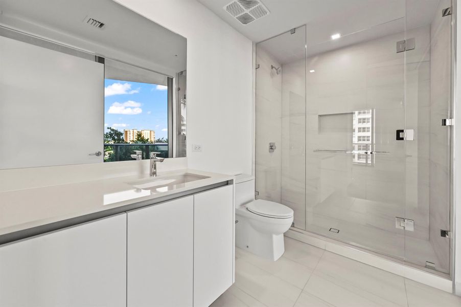 Spacious, unfurnished interior of a new home in Casamar, Pompano Beach (Image 39).