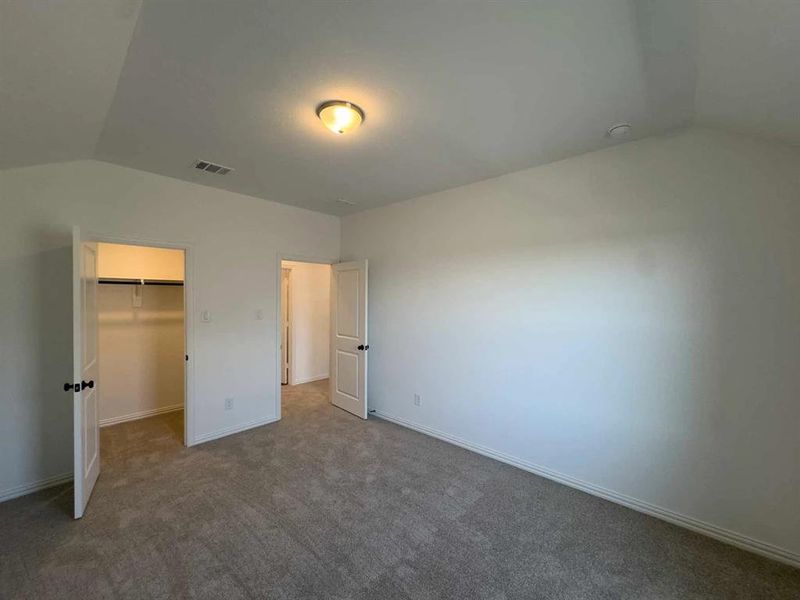 Spacious, unfurnished interior of a new home in Monticello Park, Princeton (Image 23).