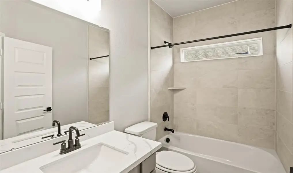 Hall bath 2 (*Photo not of actual home and used for illustration purposes only.)