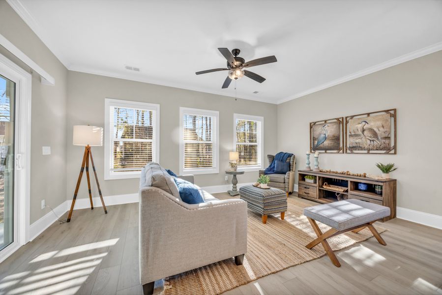 Representative furnished interior of a home built from the Glendale II by Great Southern Homes in White Oak Estates, Conway (Image 10).