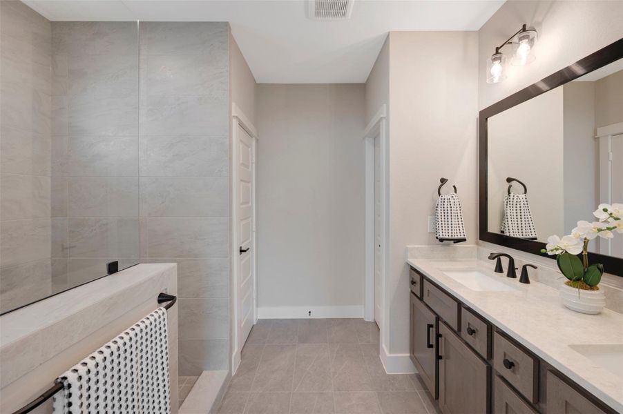 Furnished interior view inside a new home in Retreat at Oak Park, Houston (Image 11).