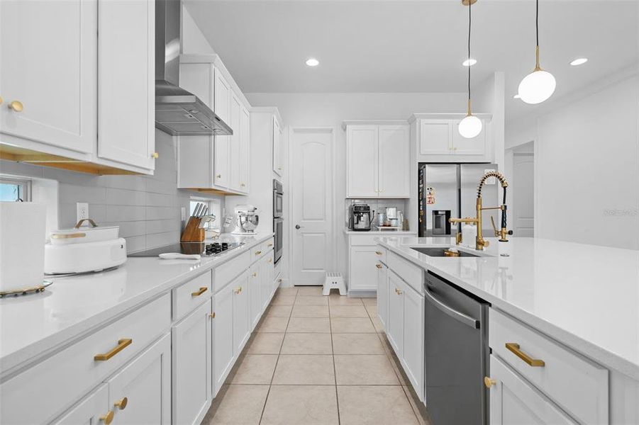 Furnished interior view inside a new home in , Orlando (Image 10).