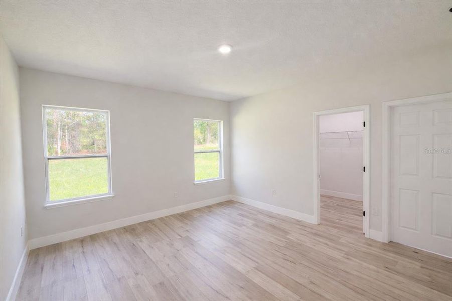 Spacious, unfurnished interior of a new home in , Dunnellon (Image 20).