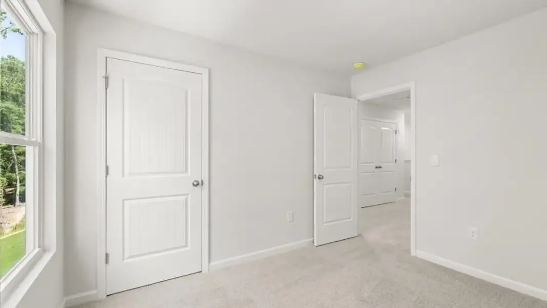 Spacious, unfurnished interior of a new home in Hughes Court, Dawsonville (Image 12).