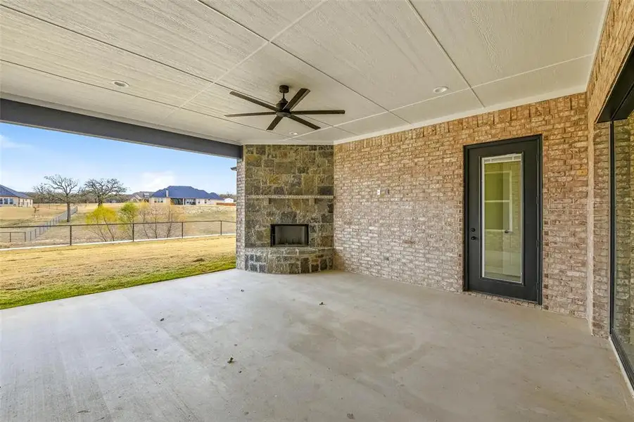 Exterior details and patio area of a home in , Decatur (Image 4).