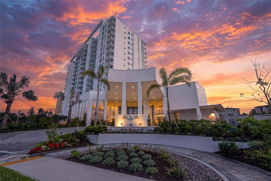 Condo located in Tampa, FL showcasing its design and architecture (Image 4). Condo located in Tampa, FL showcasing its design and architecture (Image 4).