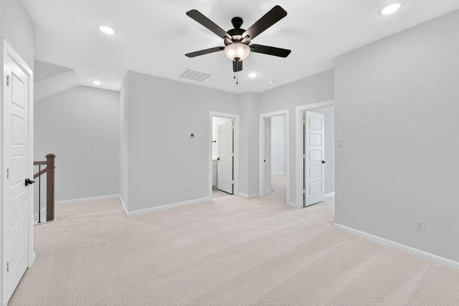 Spacious, unfurnished interior of a new home in Hillside at Las Colinas, Irving (Image 29).
