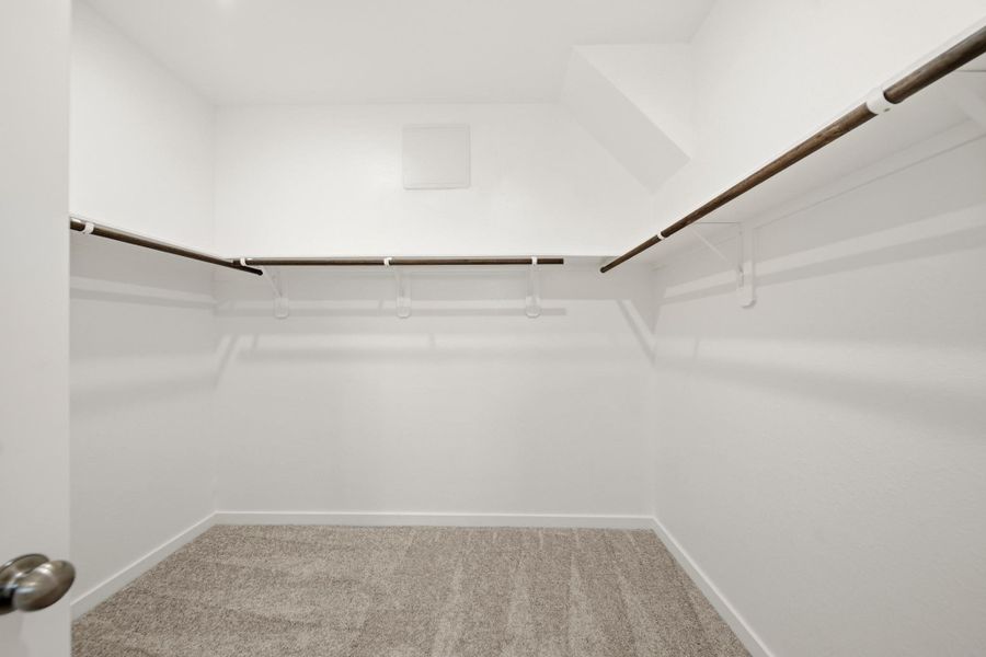 Spacious, unfurnished interior of a new home in Lago Mar, Texas City (Image 22).