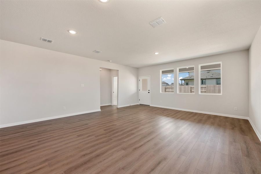 Spacious, unfurnished interior of a new home in Patterson Ranch, Georgetown (Image 12).