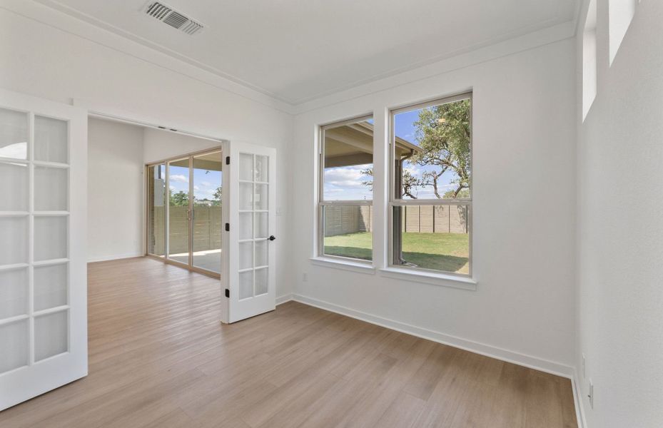 Spacious, unfurnished interior of a new home in Wolf Ranch, Georgetown (Image 42).