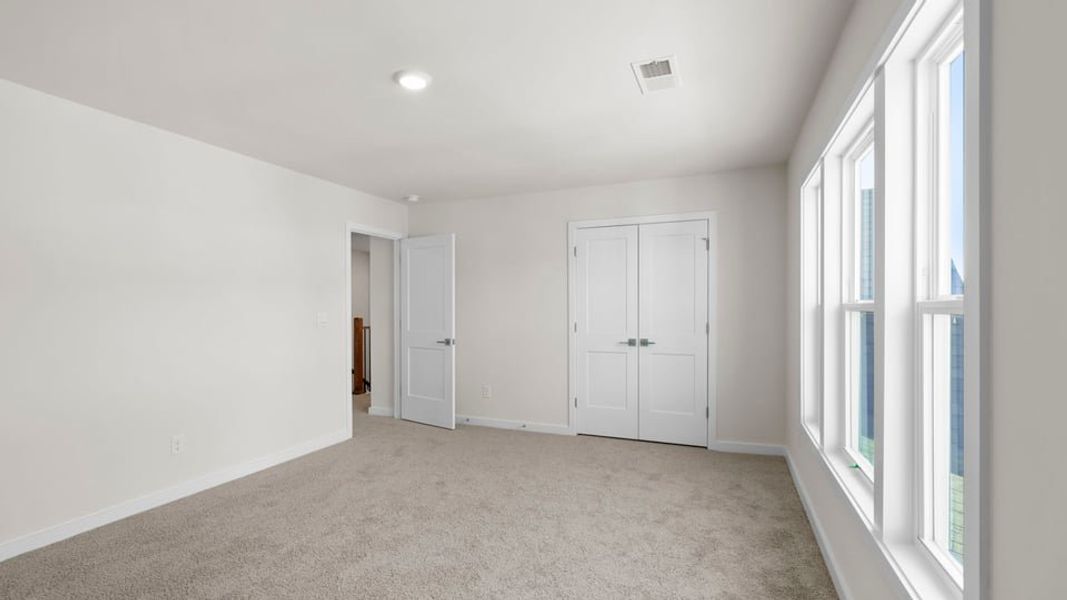 Spacious, unfurnished interior of a new home in Hemlock, Williamston (Image 32).