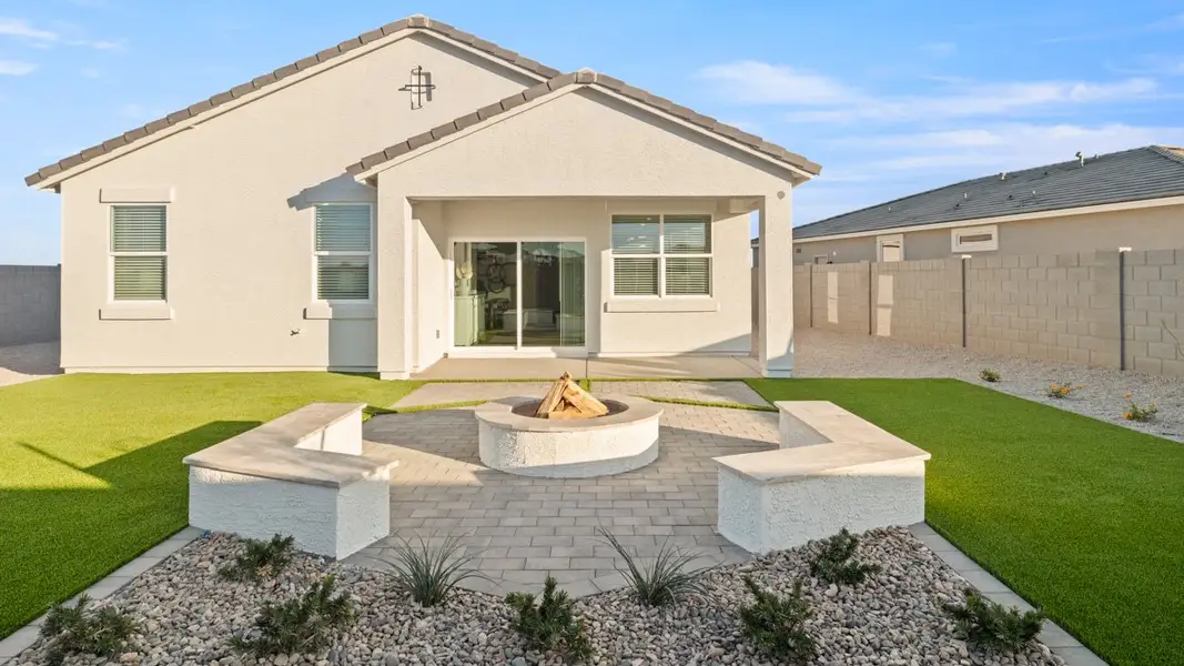 Exterior details and patio area of a home in Mason Ranch, Surprise (Image 3).