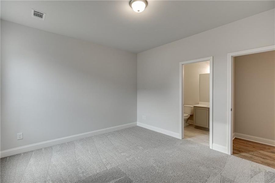 Spacious, unfurnished interior of a new home in , Jefferson (Image 42).