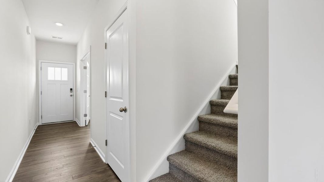 Spacious, unfurnished interior of a new home in Sage Grove, Lyman (Image 21).