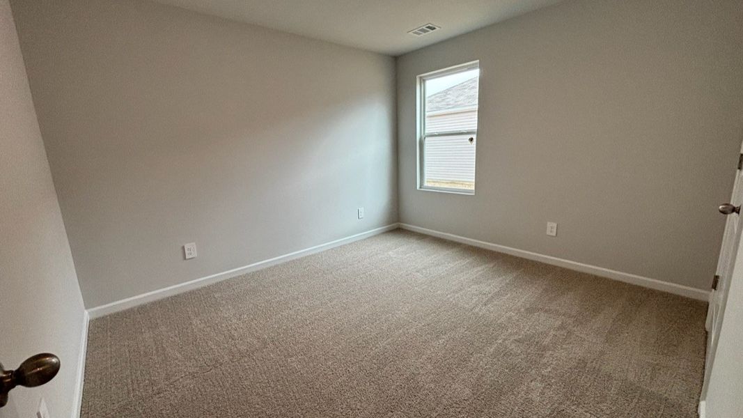 Representative unfurnished interior of a home built from the ARIA by D.R. Horton in Savannah Lakes, Lewisburg (Image 38).