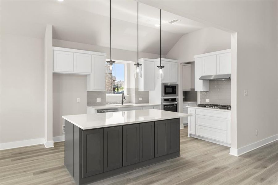 10. 941 Gold Finch - Kitchen (2)