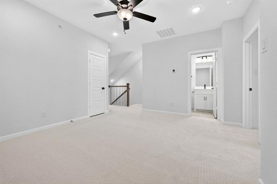 Spacious, unfurnished interior of a new home in Hillside at Las Colinas, Irving (Image 32).