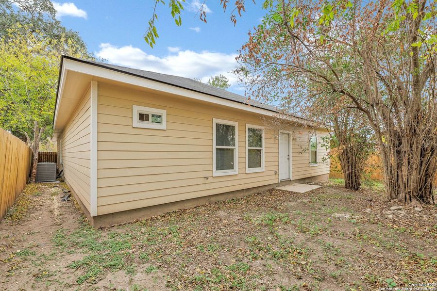 Exterior details and patio area of a home in , San Antonio (Image 4).