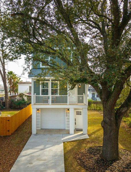 Exterior details and patio area of a home in , North Charleston (Image 28).