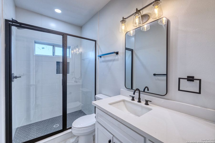 Furnished interior view inside a new home in , Uvalde (Image 11).