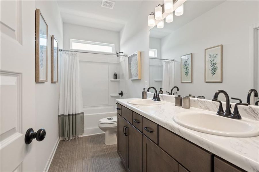 Furnished interior view inside a new home in Oakmont, Dallas (Image 34).