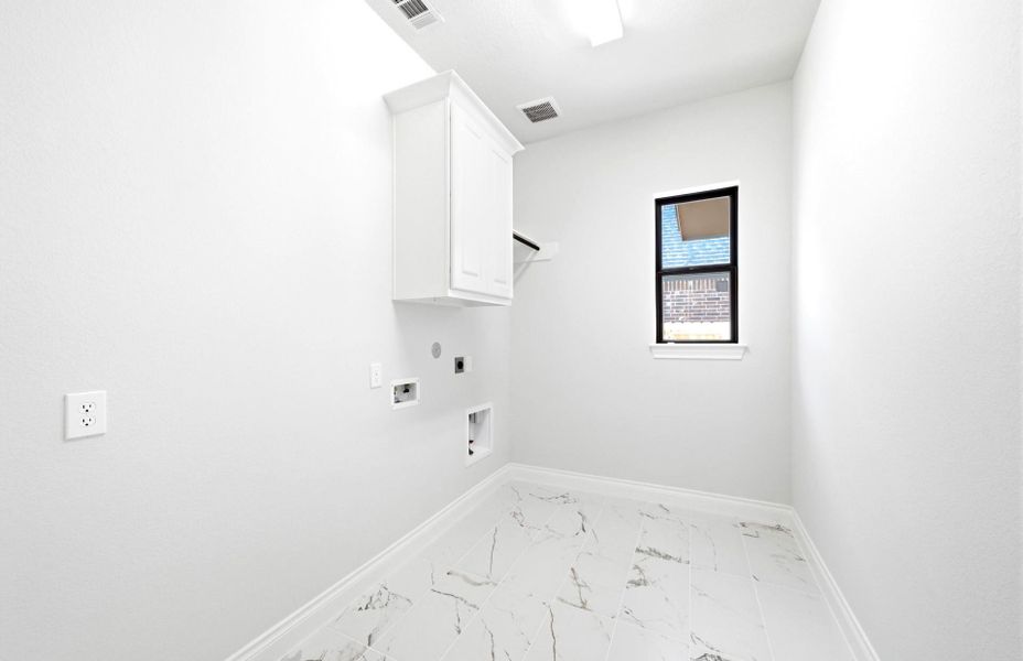 Spacious, unfurnished interior of a new home in The Highlands 55′, Porter (Image 20).