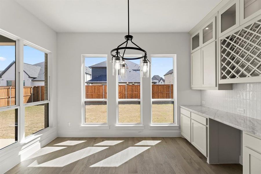 12. 16322 Old Westbury - Nook