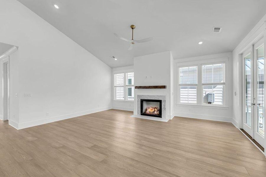 Spacious, unfurnished interior of a new home in Central Park, Charleston (Image 31).