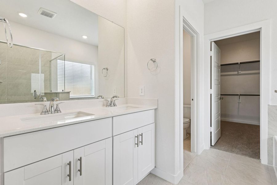 Furnished interior view inside a new home in Southwinds, Baytown (Image 10).