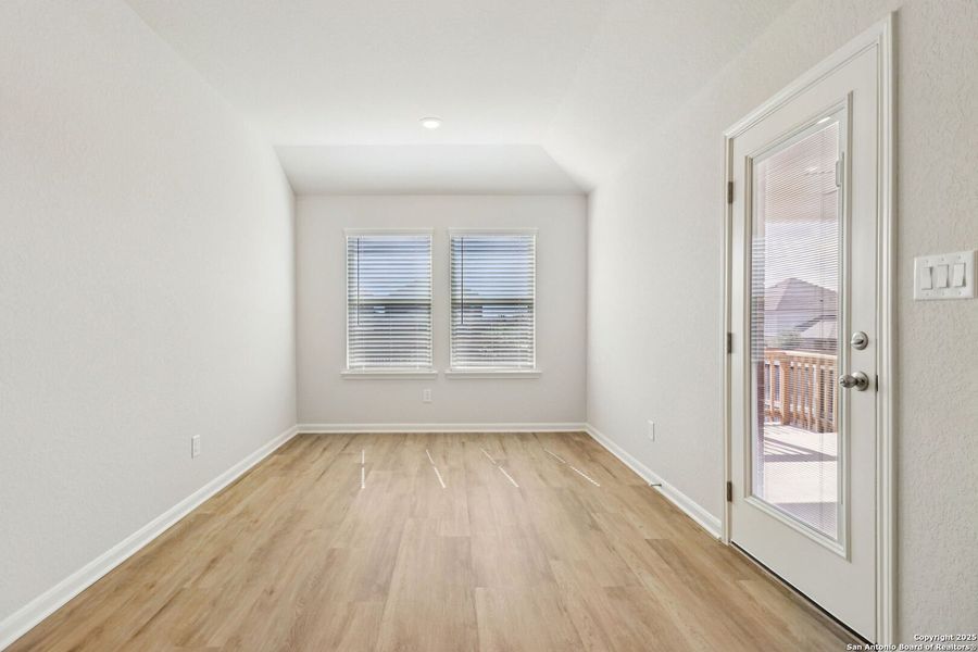 Spacious, unfurnished interior of a new home in Arcadia Ridge - Premier Series, San Antonio (Image 17).