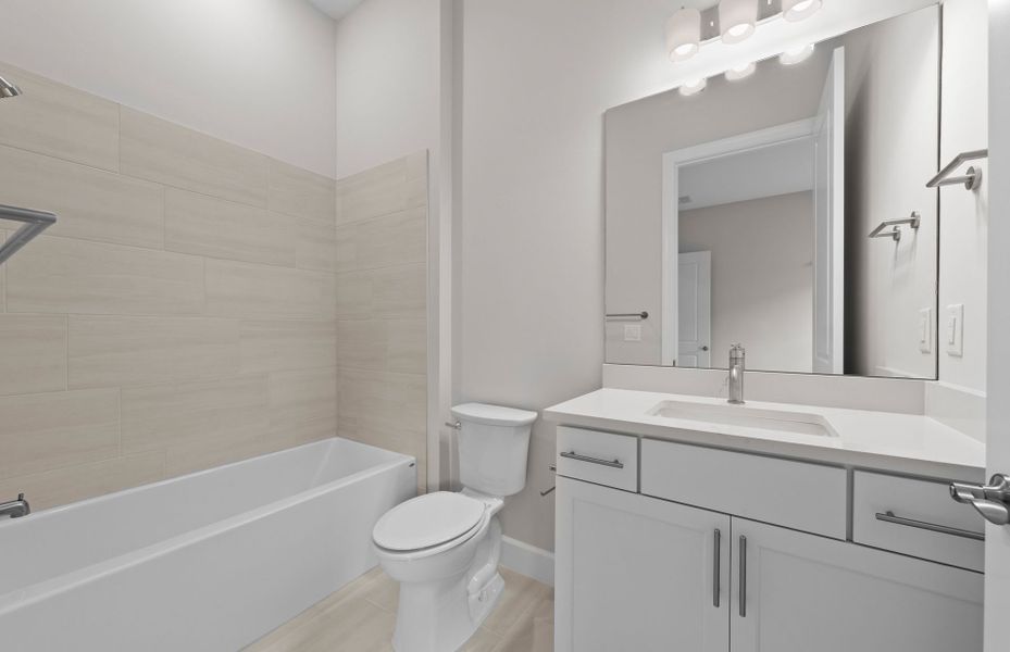 Furnished interior view inside a new home in Del Webb Oak Creek, North Fort Myers (Image 14).