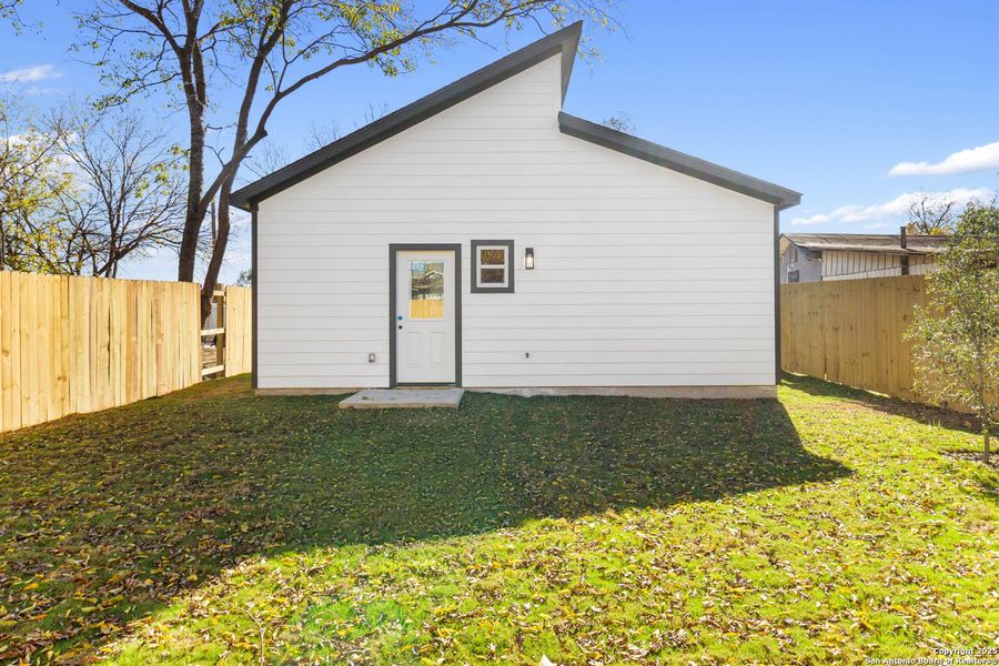 Exterior details and patio area of a home in , San Antonio (Image 15).