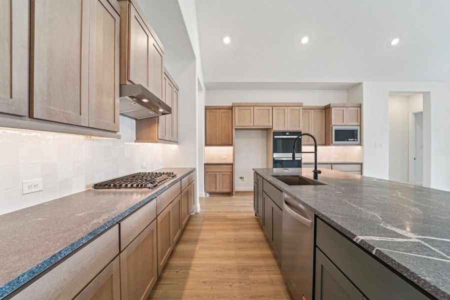 Furnished interior view inside a new home in Sienna 65', Missouri City (Image 11).