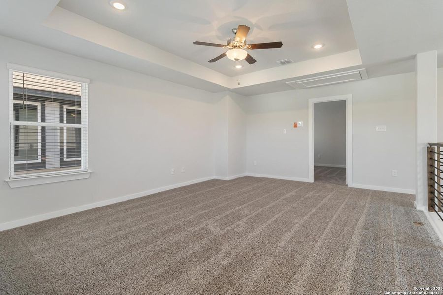 Spacious, unfurnished interior of a new home in Timber Creek, San Antonio (Image 19).