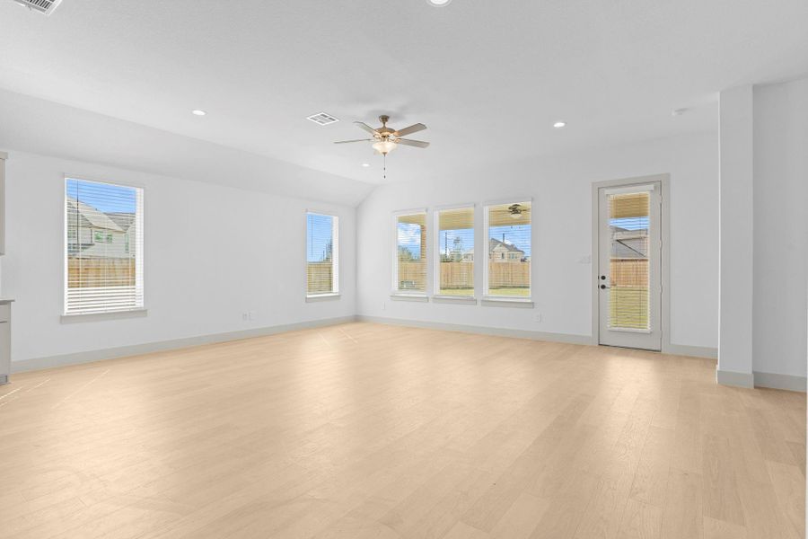 Spacious, unfurnished interior of a new home in Westland Ranch 60' Homesites, League City (Image 18).