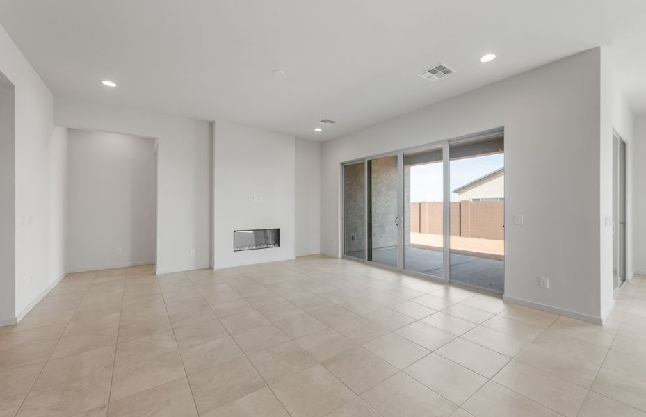 Spacious, unfurnished interior of a new home in Artisan at Asante, Surprise (Image 29).