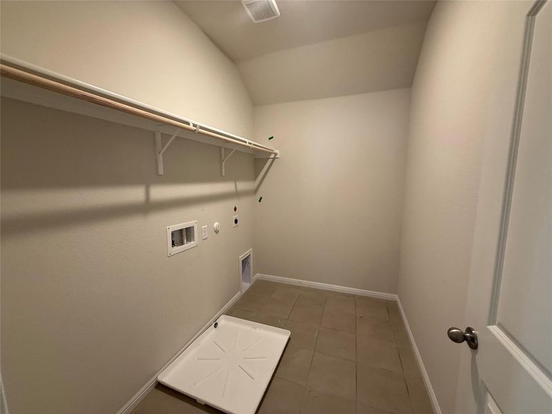 Spacious, unfurnished interior of a new home in La Cima, San Marcos (Image 7).