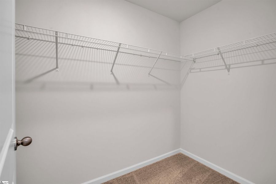 Spacious, unfurnished interior of a new home in Lynbrook, Boiling Springs (Image 23).