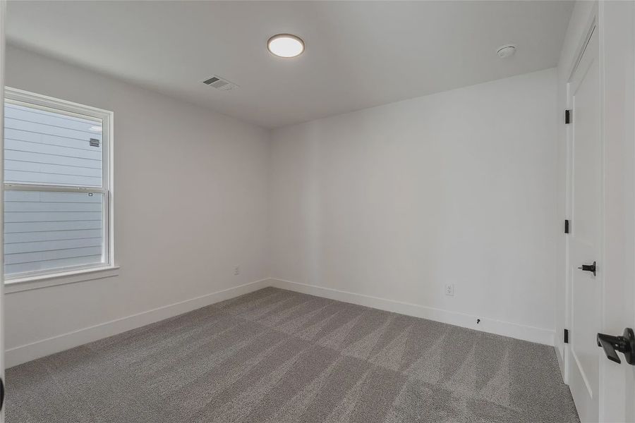 Spacious, unfurnished interior of a new home in Grand Oaks Reserve, Cleveland (Image 27).