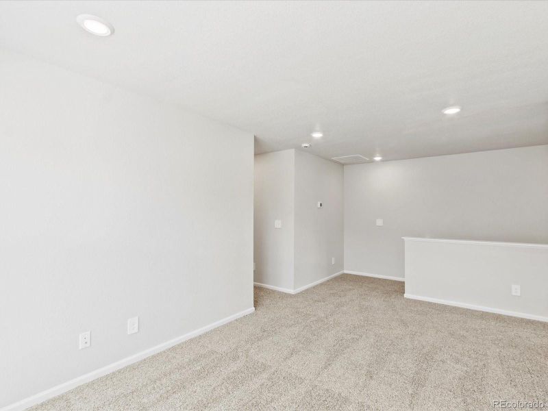 Spacious, unfurnished interior of a new home in Skyview at High Point, Aurora (Image 28).