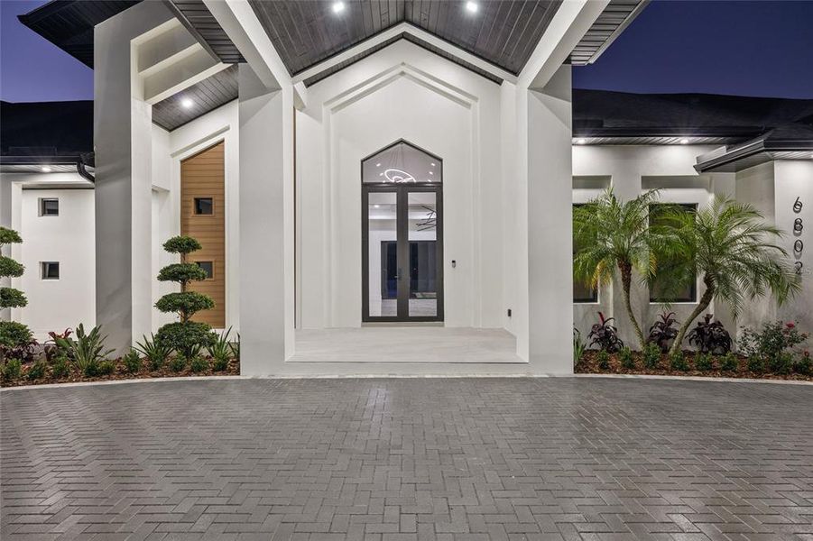 Exterior details and patio area of a home in , Tampa (Image 53).
