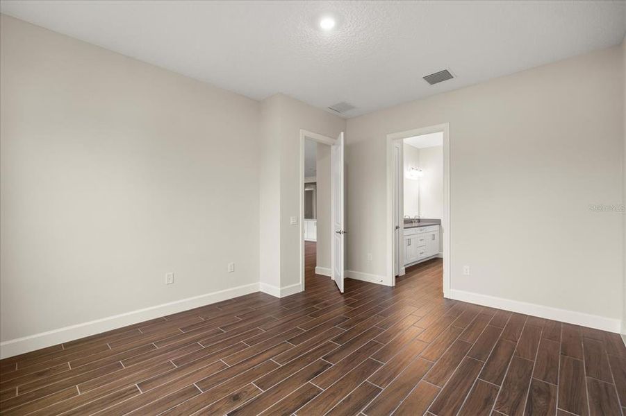 Spacious, unfurnished interior of a new home in , Kissimmee (Image 24).