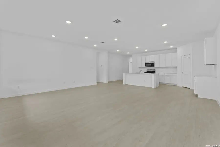 Spacious, unfurnished interior of a new home in Brookmill, San Antonio (Image 32).