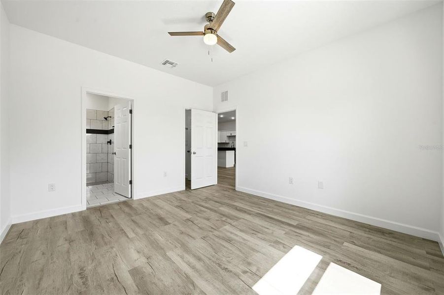 Spacious, unfurnished interior of a new home in , Haines City (Image 23).