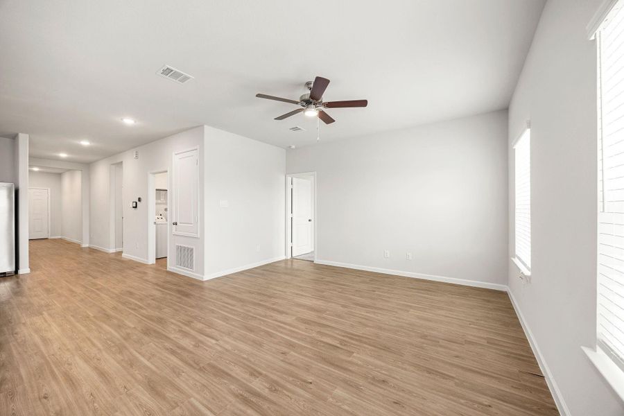 Spacious, unfurnished interior of a new home in Granger Pines, Conroe (Image 21).