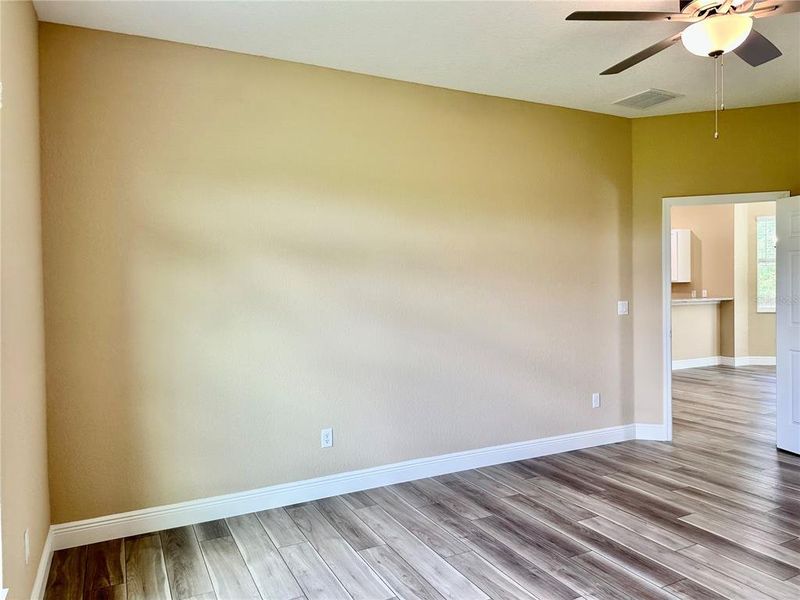 Spacious, unfurnished interior of a new home in , Weeki Wachee (Image 43).