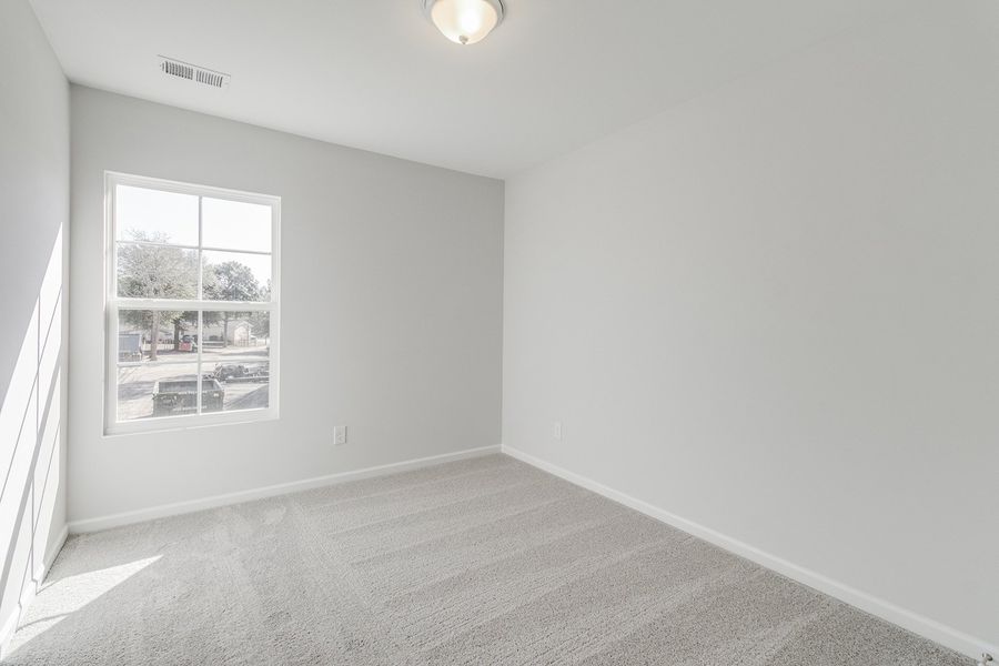 Spacious, unfurnished interior of a new home in Astoria, Columbia (Image 25).