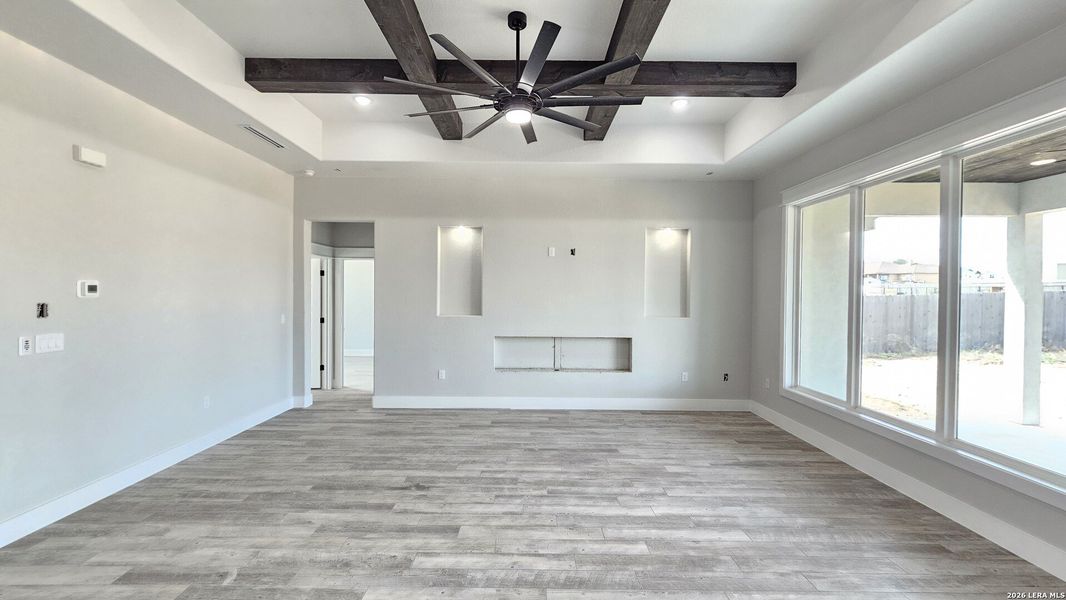 Spacious, unfurnished interior of a new home in , La Vernia (Image 38).