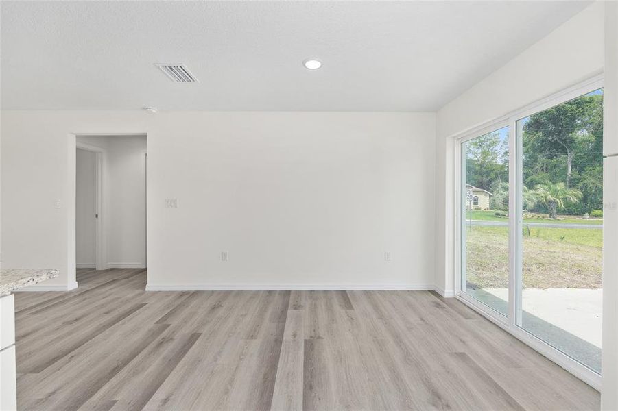 Spacious, unfurnished interior of a new home in , Dunnellon (Image 62).